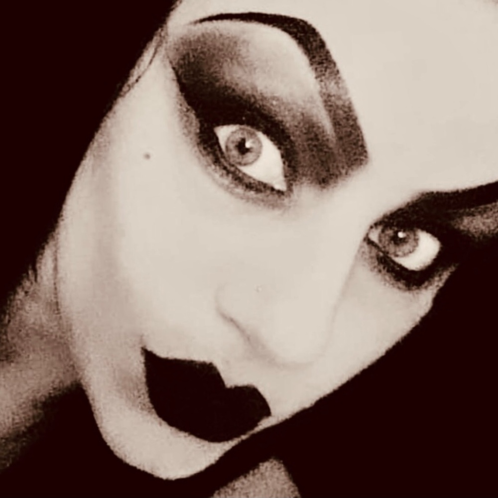 Meet your Posher, Danika